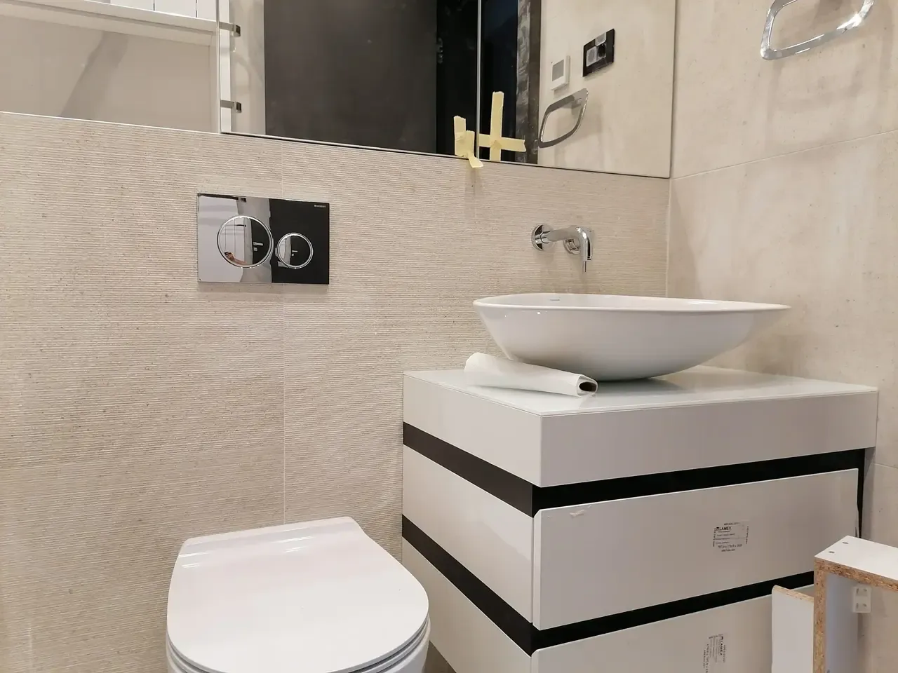 Konzolna WC šolja, Geberit taster i nadgradni lavabo