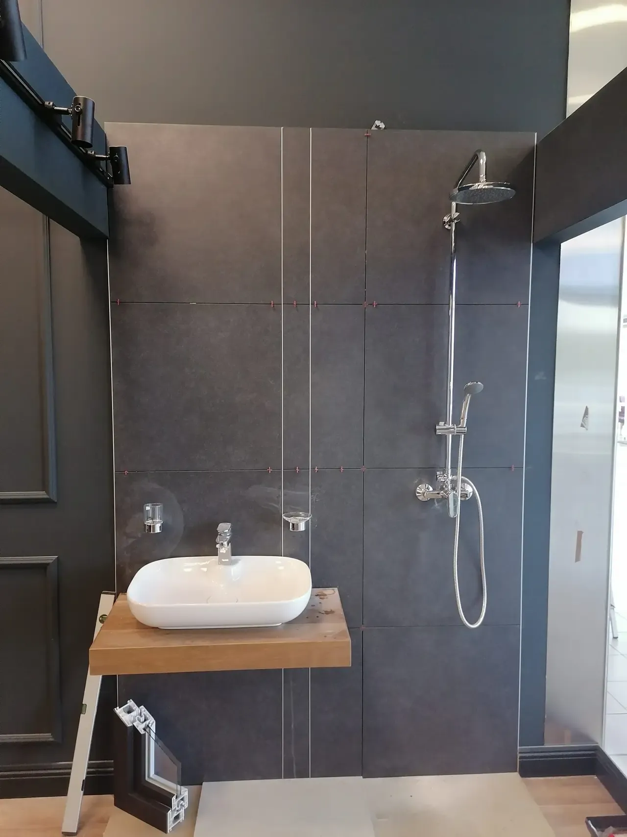 Renovirano kupatilo sa tušem i lavaboom, Novi Sad